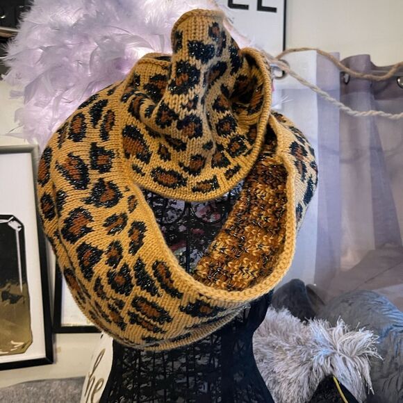 Betsey johnson  Leopard /cheetah /animal print knit scarf nwt - Picture 1 of 14